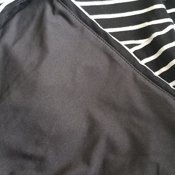 Waist Defining Black and white 3/4 Sleeve Top - Picture 7 of 8